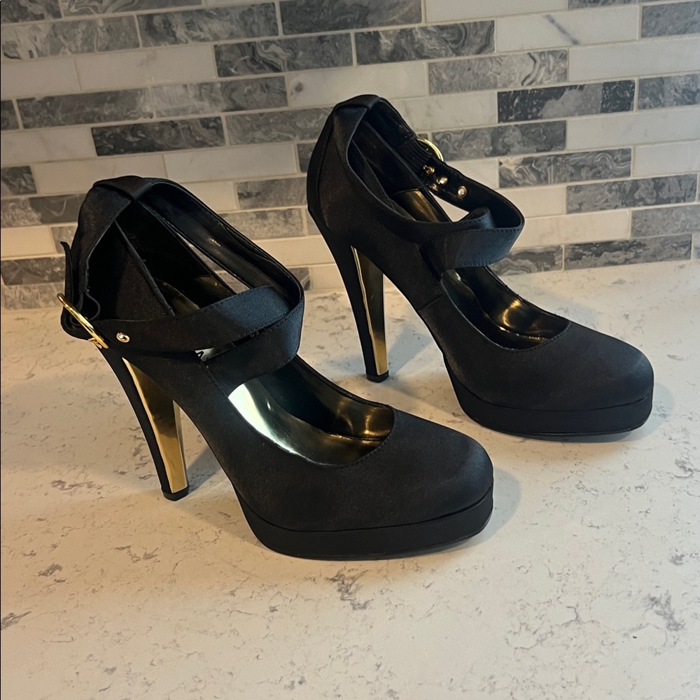 Colin Stuart Black and gold high heels Size 8